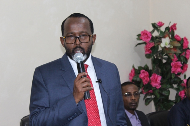 Dhageyso: Sababta uu isku casilay wasiir Daahir Geelle