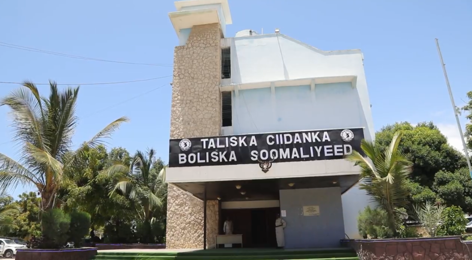 Saraakiil is-hortaagay dibad-bax Farmaajo lagu taageeri lahaa oo Muqdisho lagu xiray
