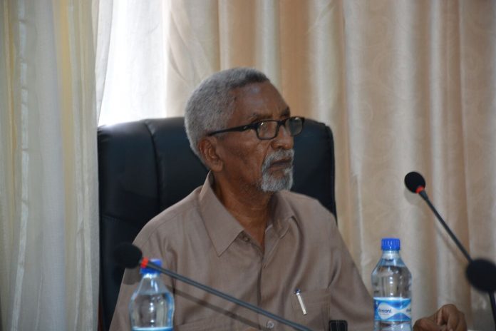 Guddoomiye Cabdi Xaashi oo wareeray (Xqiiqdii qoraal uuu Farmaajo ku weeraray)