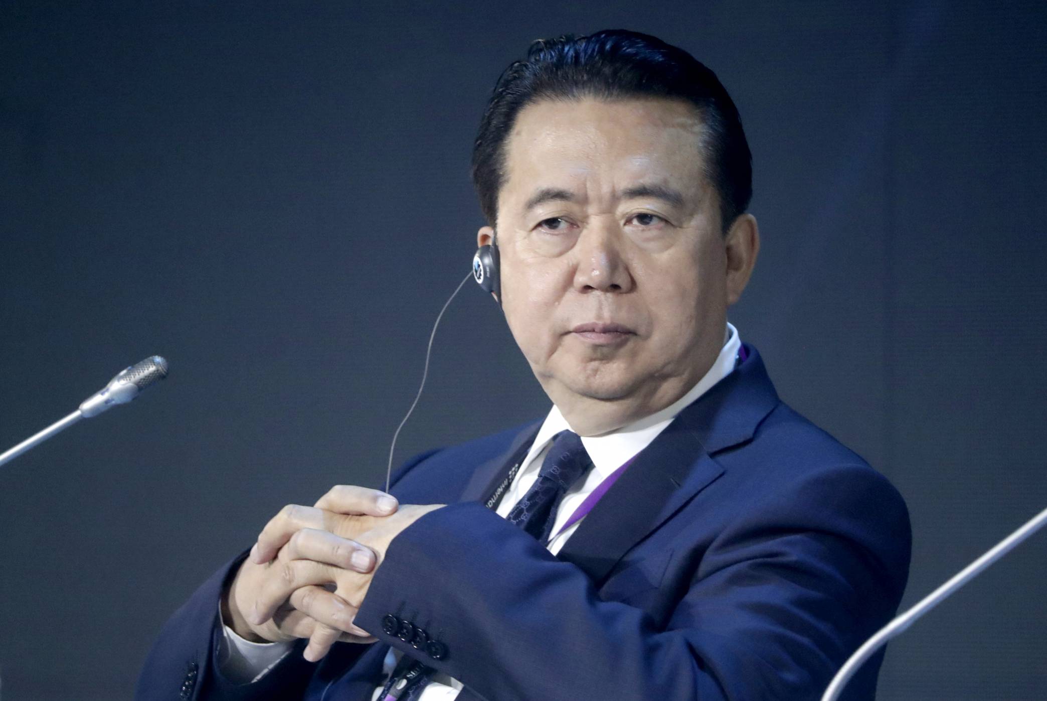 Nolosha madaxii hore ee Interpol oo shaki la geliyey