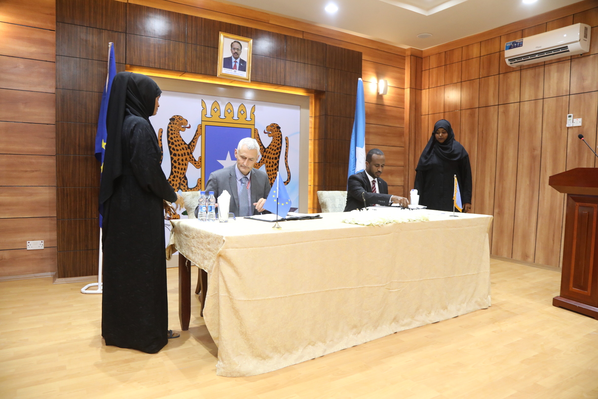 Somalia iyo Midowga Yurub oo kala saxiixday heshiis DF lagu siiyey €100 milyan