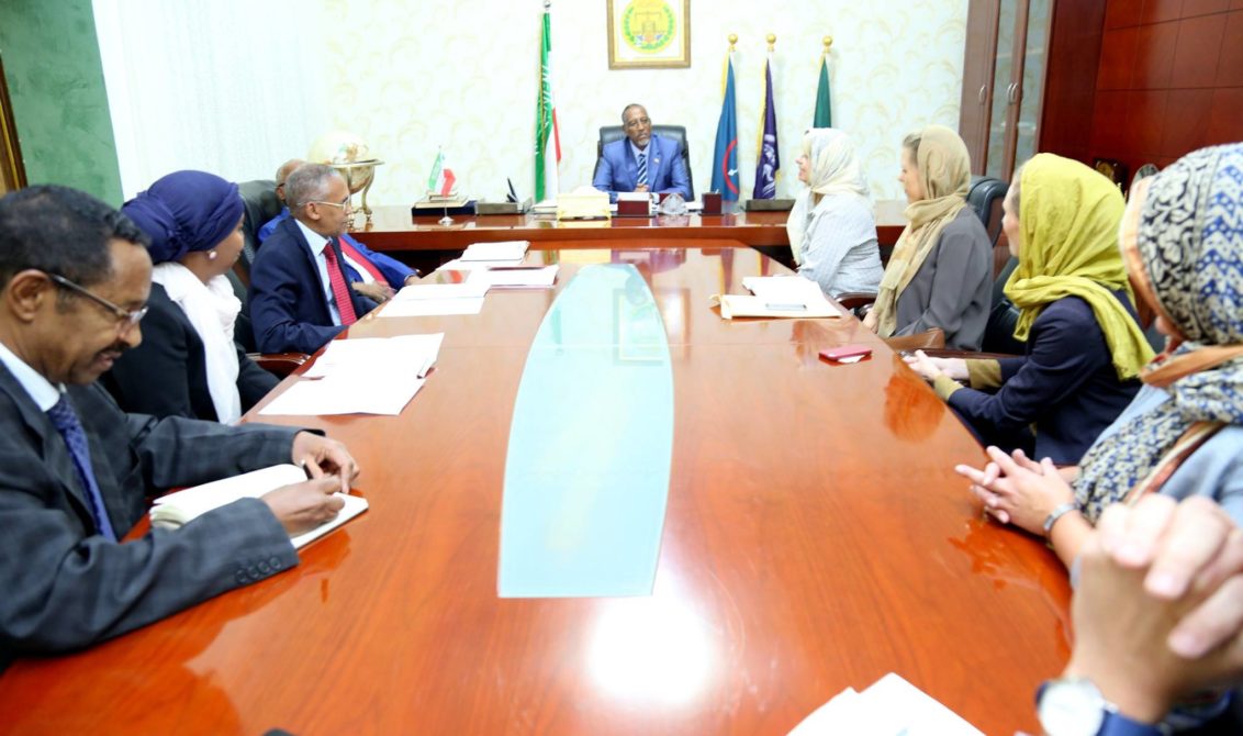 UK oo LACAG aad u badan maanta gacanta u gelisay maamulka SOMALILAND