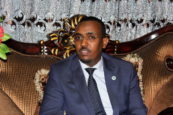 Wasiirkii u gefay shacabka ku hadla AF-MAAYGA oo maanta raali-gelin bixiyey