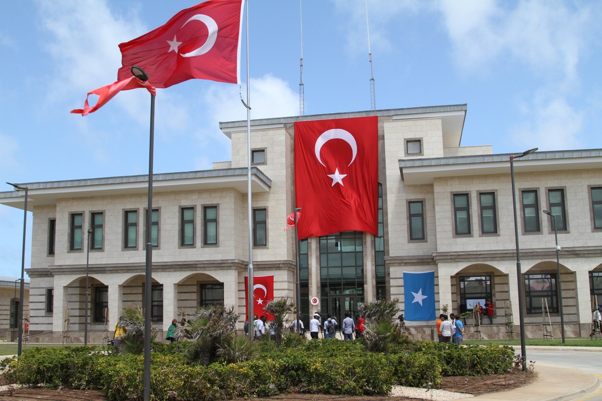 Waa kuma safiirka cusub ee Turkiga ee Soomaaliya?
