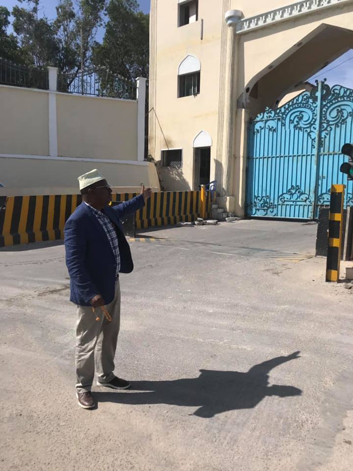 Fiqi oo ka sheekeeyey “la-yaab uu kusoo arkay Villa Somalia” + Sawir