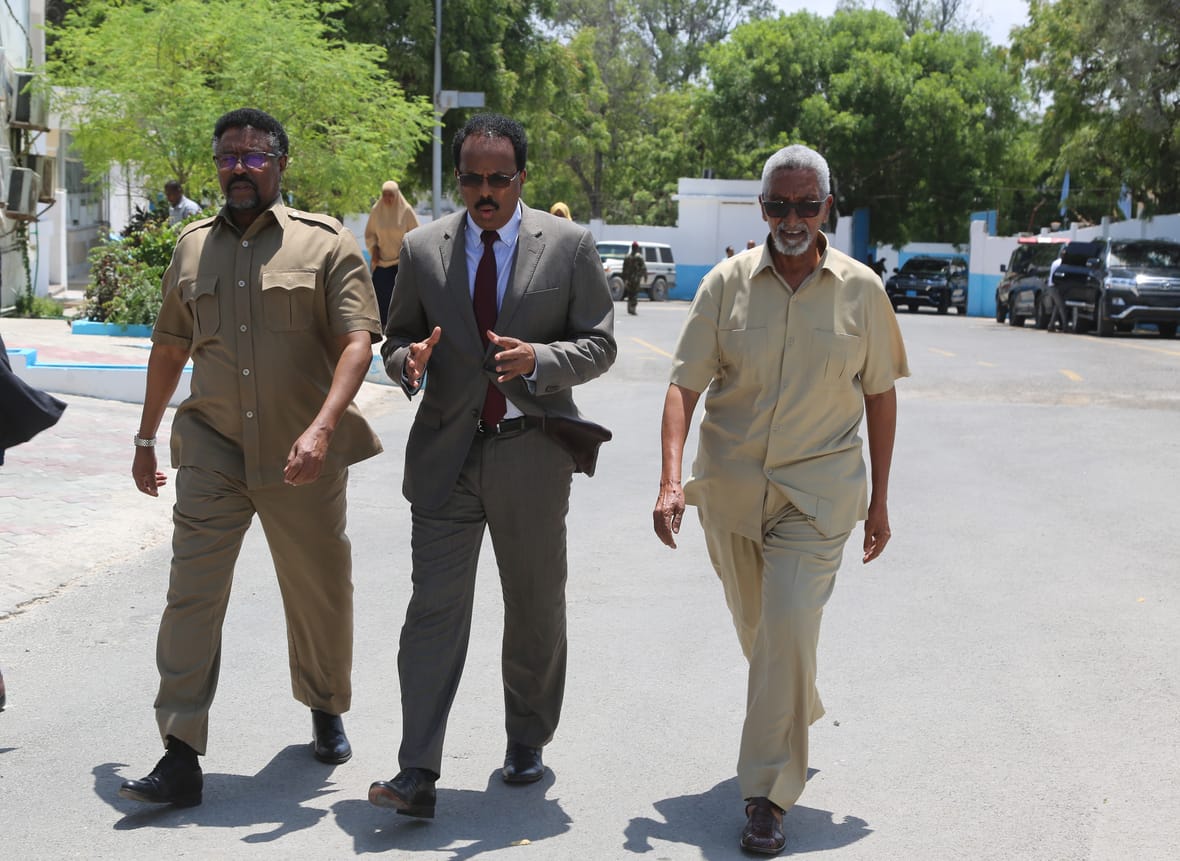 Maxaa kasoo baxay kulankii madaxweyne Farmaajo iyo gudoomiyeyaasha 2-da aqal?