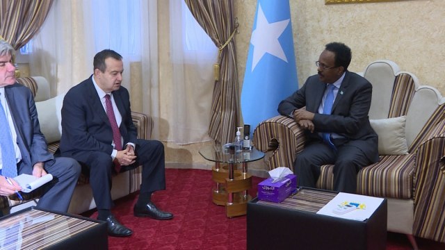 Farmaajo oo ‘ka laabanaya aqoonsi dowladdii Shariif ay siisay dalka Kosovo’ Farmaajo oo ‘ka laabanaya aqoonsi dowladdii Shariif ay siisay dalka Kosovo’