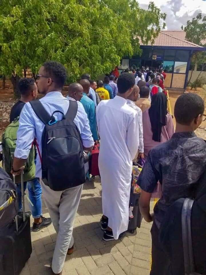 Amarkii dowladda Kenya oo si rasmi ah uga dhaqan galay Wajeer (Sawirro)