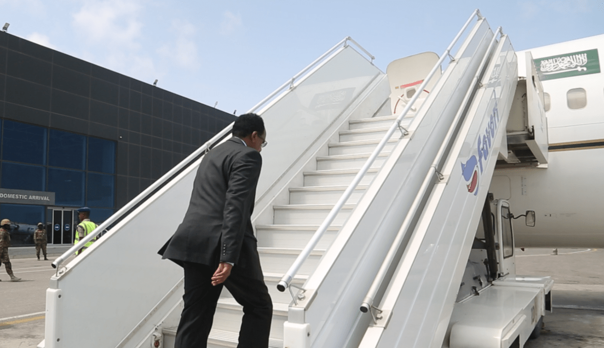 Madaxweyne Farmaajo oo safar dibadeed u baxay Madaxweyne Farmaajo oo safar dibadeed u baxay