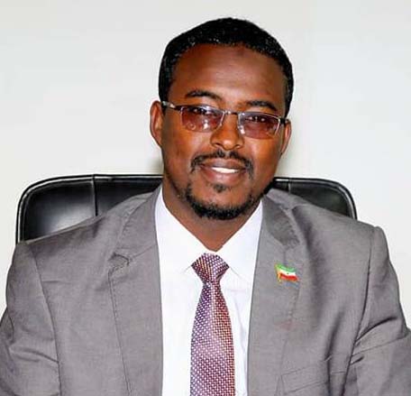 Wasiir xigeenkii awoodiisa maamul laga wareejiyey oo faah-faahin bixiyey