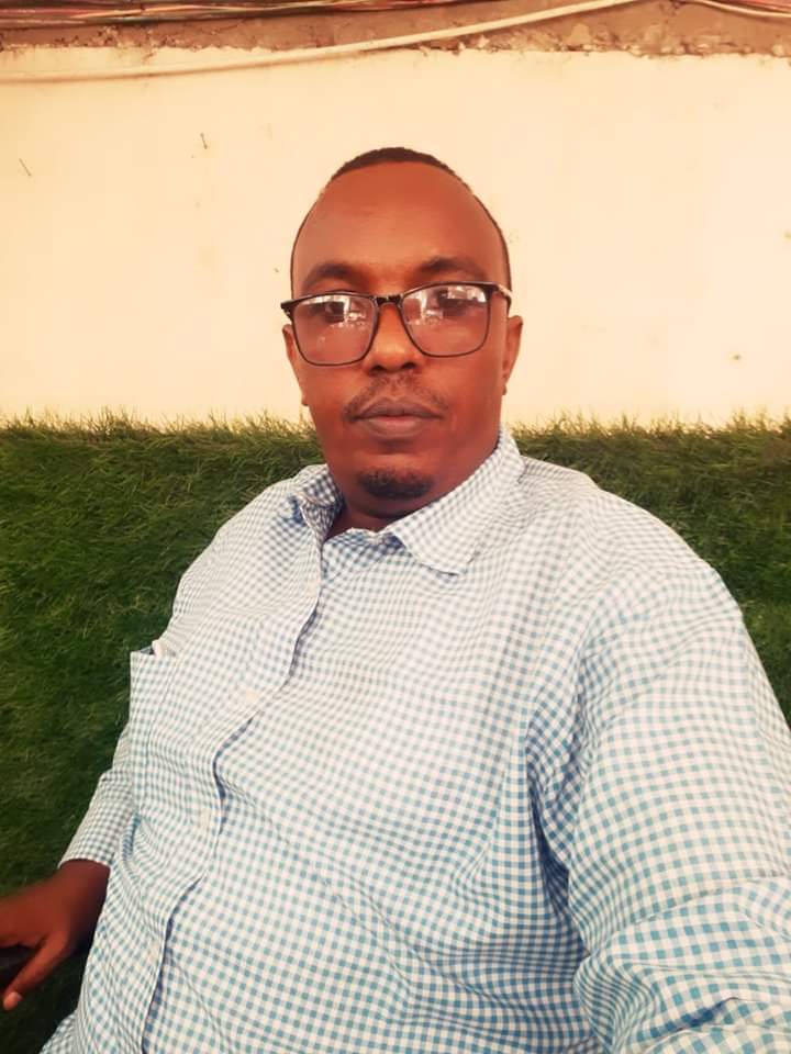 Gudoomiyihii mid ka mid ah guddiyadii doorashada J/L oo lagu xiray Kismaayo