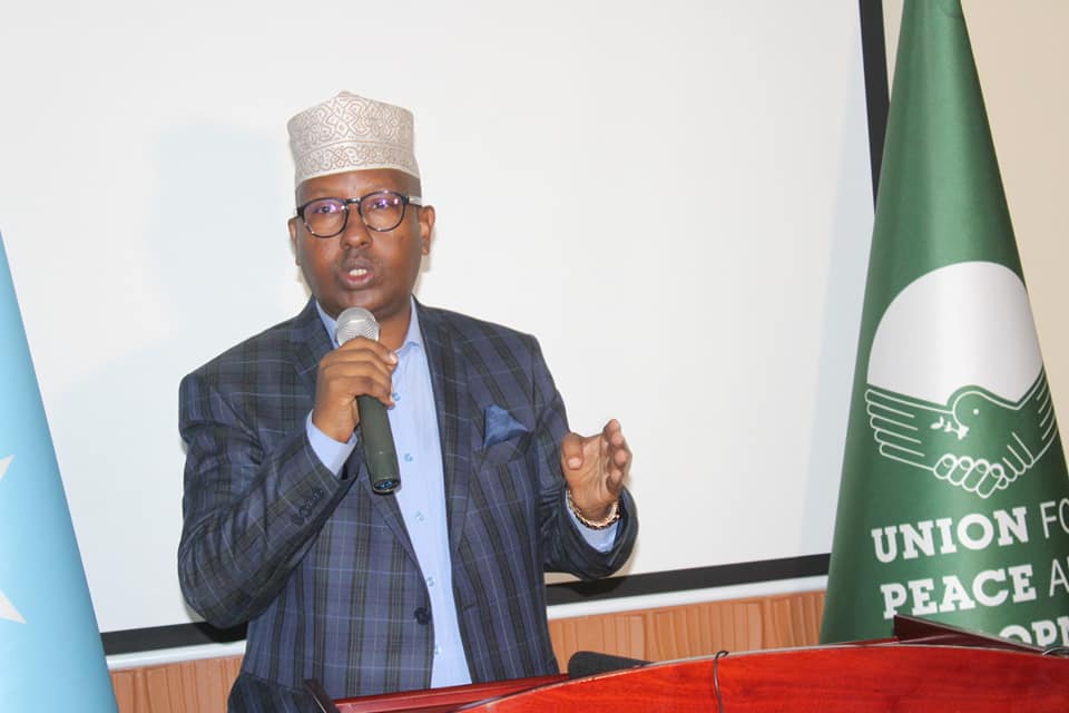 Fiqi oo sheegay in sarkaal ka tirsan DF uu ‘nin baxsad ah’ u gacan galiyey Shabab