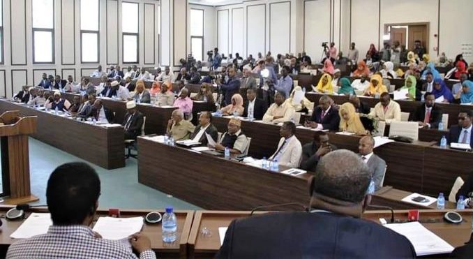 Awoodda Golaha Shacabka Somalia oo ‘lala wareegay’ iyo xildhibaan xog ka bixiyey