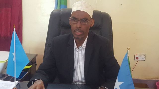Maxaa ka jira inuu is-casilay gudoomiyaha baarlamanka maamulka HirShabeelle?