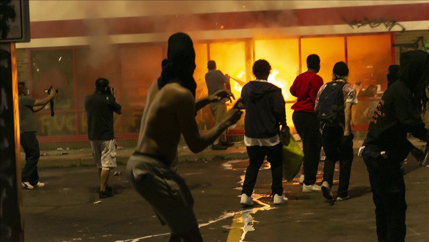 US: Protesters set fire to Minneapolis police precinct