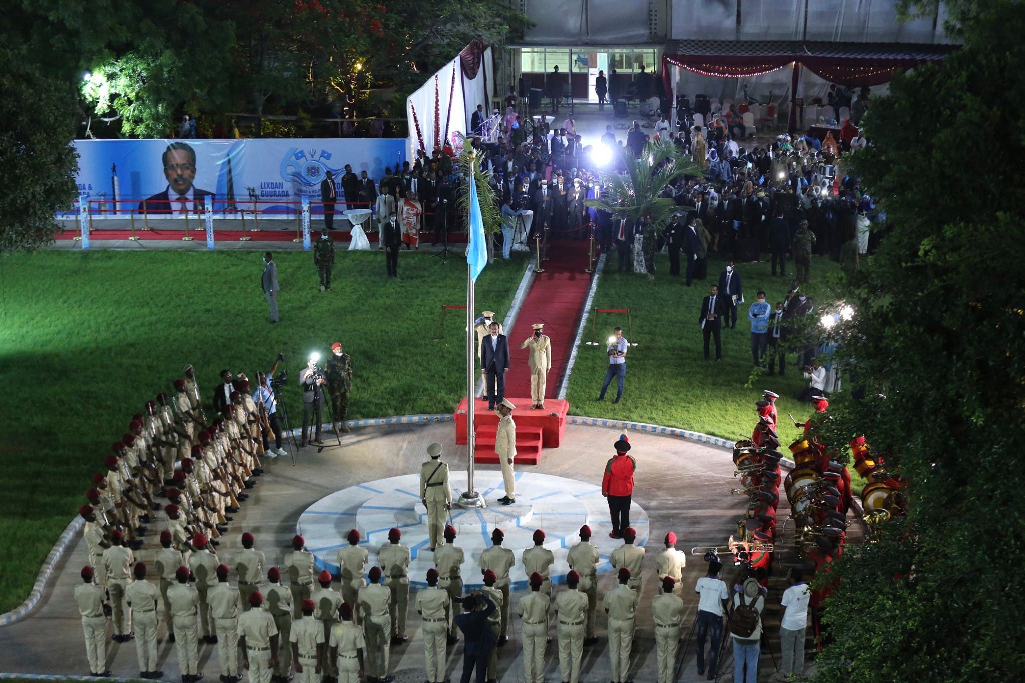 10 qof oo ku dhaawacmay MUQDISHO kadib rasaas dabaal-deg ah oo la riday