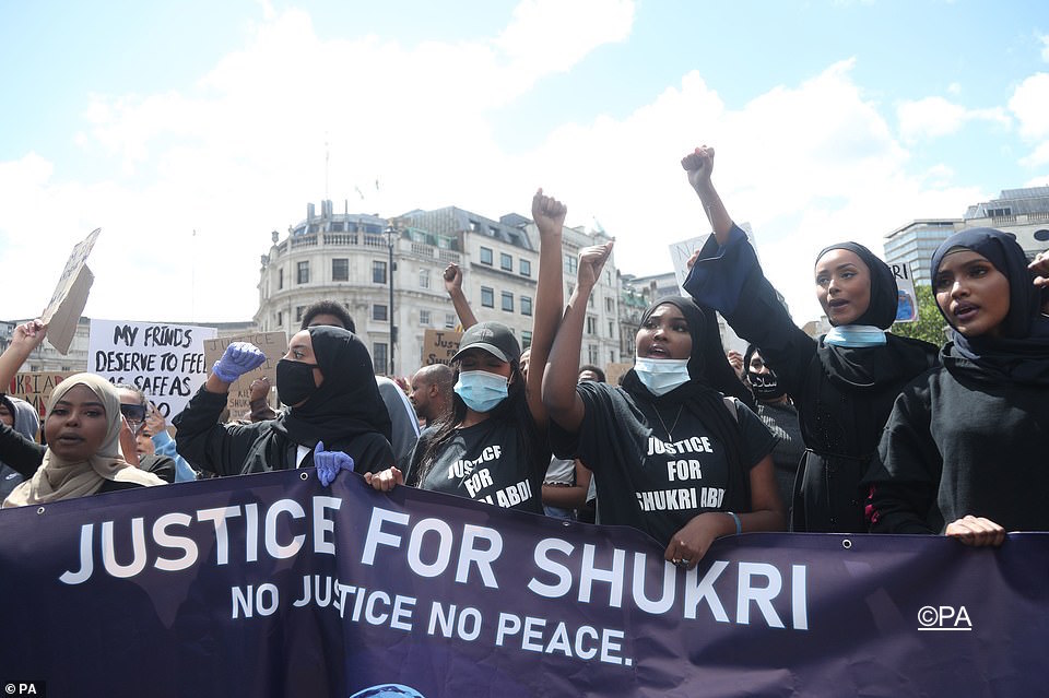 Video: Dilkii Shukri Cabdi oo UK ka noqday kii George Floyd oo kale (Daawo)