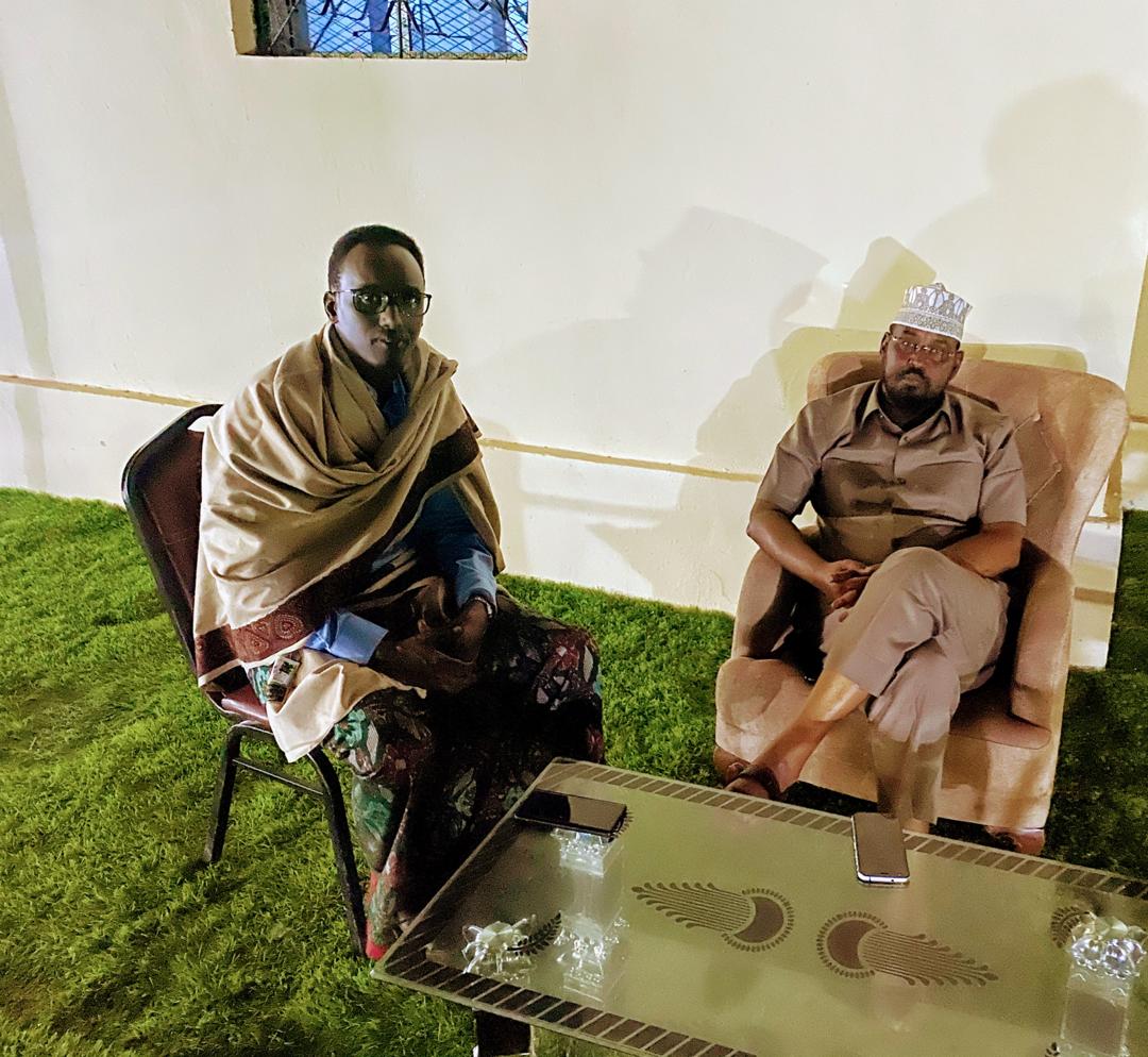 Sawirro: Axmed Madoobe iyo wasiir ka tirsan DF oo ay aad isku hayeen oo kulmay