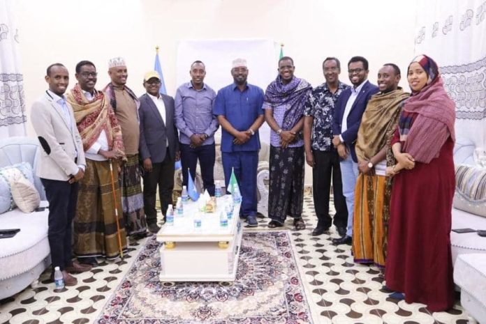 Axmed Madoobe oo dalab culus hordhigay xildhibanada JUBALAND ku metela BF