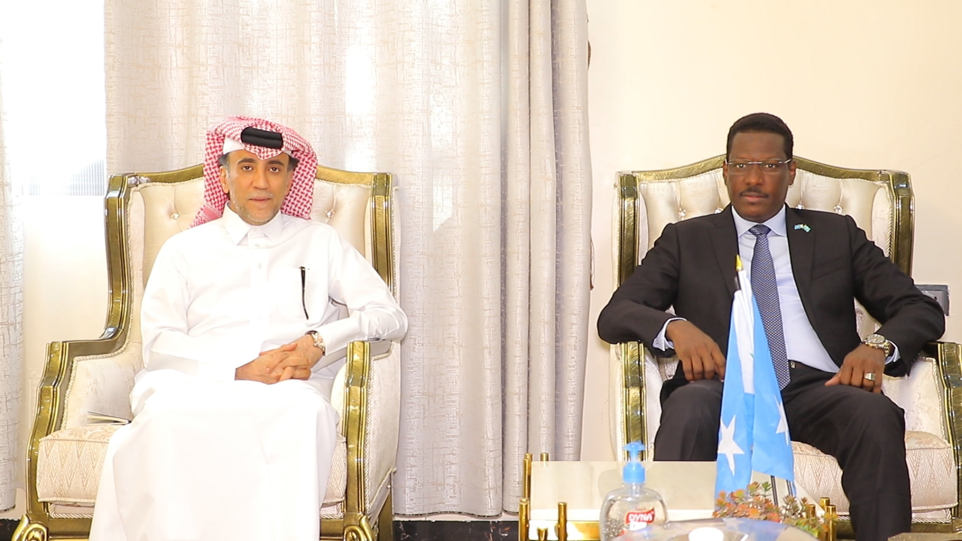 Sawirro: Safiirka Qatar iyo Qoor Qoor oo kulamo ka wada Muqdisho + Ujeedka