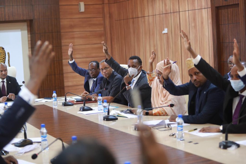 Akhriso: Magacyada shan xubnood oo DF ay ku biirisay golaha adeega garsoorka