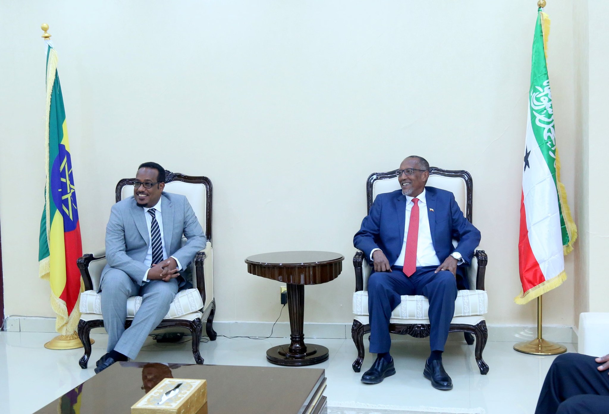 Muuse Biixi oo kulankii ugu horeeyay la qaatay wakiilka cusub ee Itoobiya + Sawirro