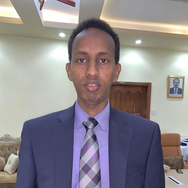 Xog: Arrintii yaabka laheyd ee maanta ka dhacday Villa Somalia ee keentay in xilka laga qaado C/risaaq Caato