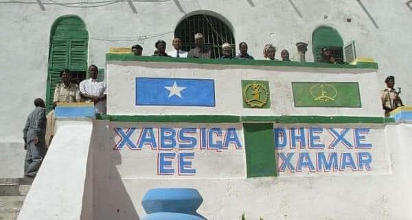 Qof ka mid ahaa maxaabiista Xabsiga Dhexe oo xalay geeriyooday + sababta