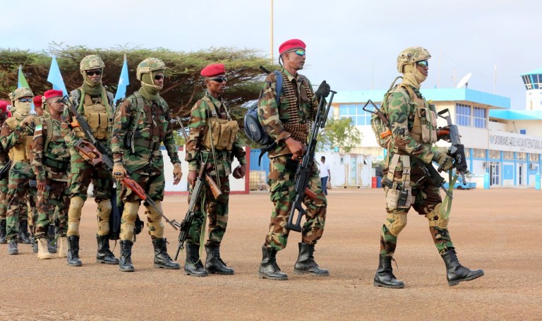 Sawirro: Axmed Madoobe oo ciidamo badan usoo diray magaalada Muqdisho