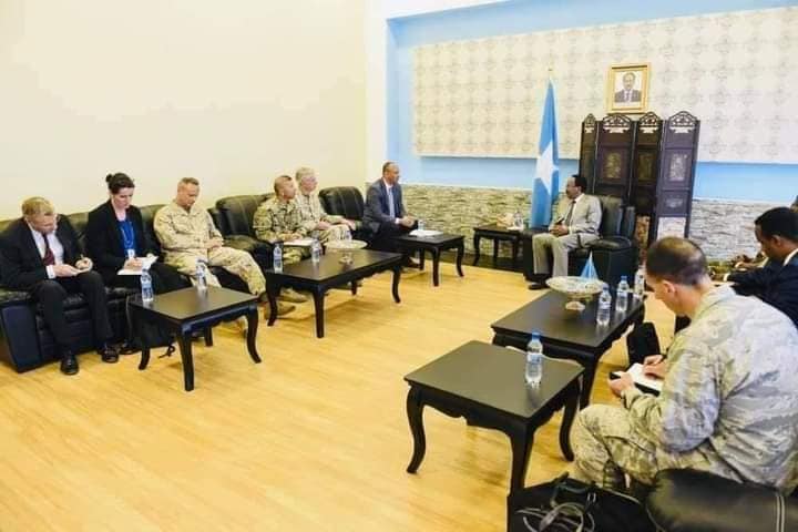 Xog: ‘Warqad cabasho ah oo Muqdisho laga diray oo ka dambeysay’ imaanshaha wafdigii Mareykanka