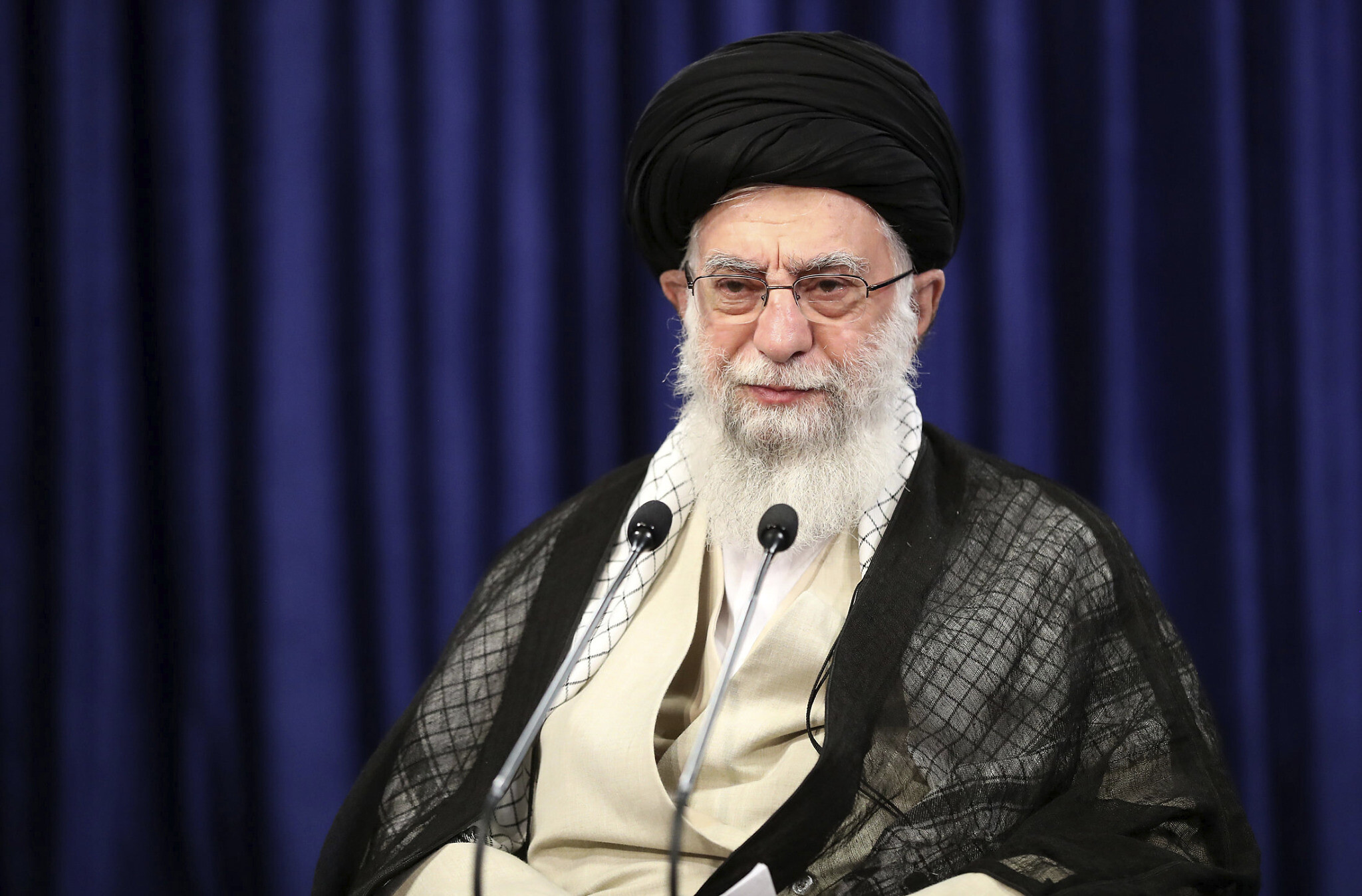 Ayatollah Ali Khamenei: Imaaraadka waxaa raacday ceeb aan abid ka hari doonin