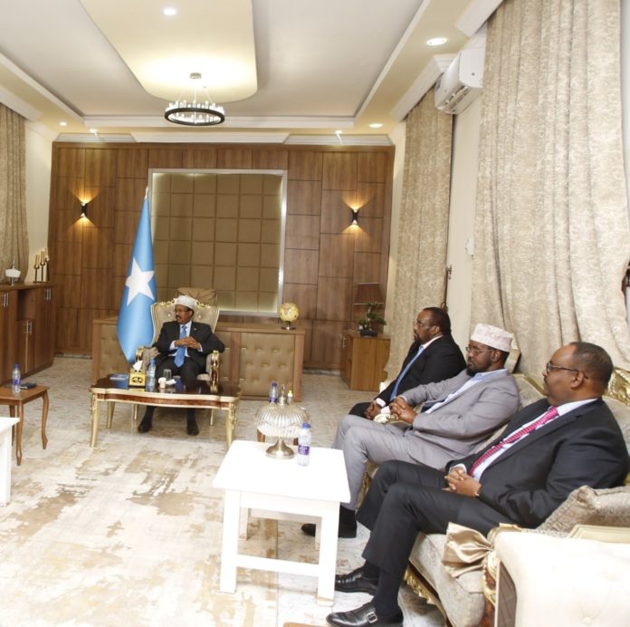 Wararkii ugu dambeeyay kulan madaxtooyada uga socda Farmaajo, Deni & Axmed Madoobe