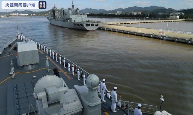 Dowlada China oo maraakiib DAGAAL iyo ciidamo kala baxday biyaha Soomaaliya