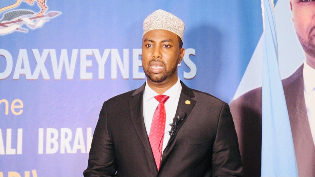 Sawirro: Wasiiru-dowlihii madaxtooyada Soomaaliya oo isku sharxay madaxweyne