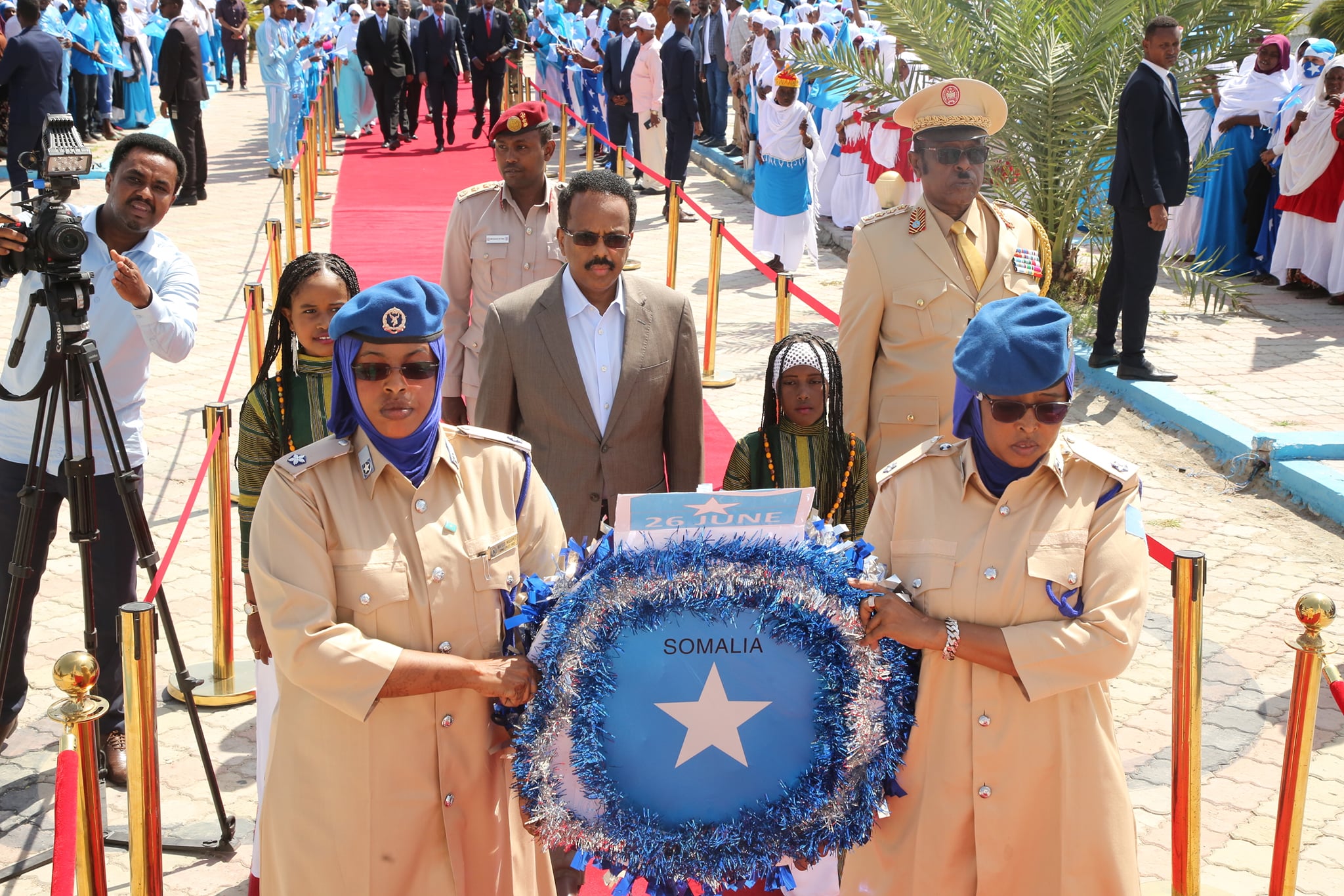 Farmaajo oo farriin u diray shacabka Soomaaliyeed + Sawirro