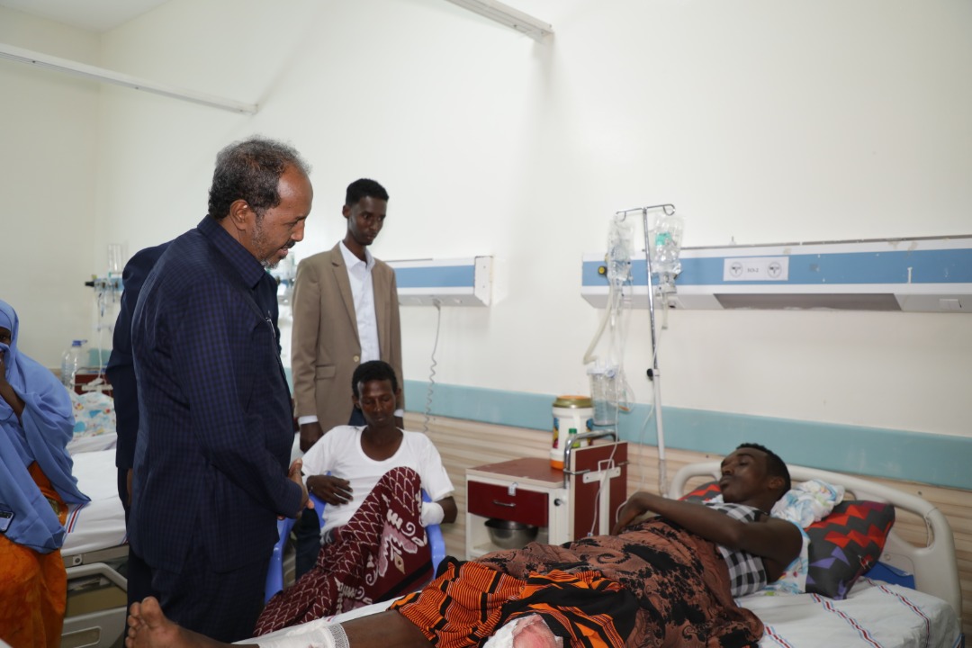 Daawo: Xasan oo booqday dhaawacyada WEERARKII WISIL, soona saaray baaq