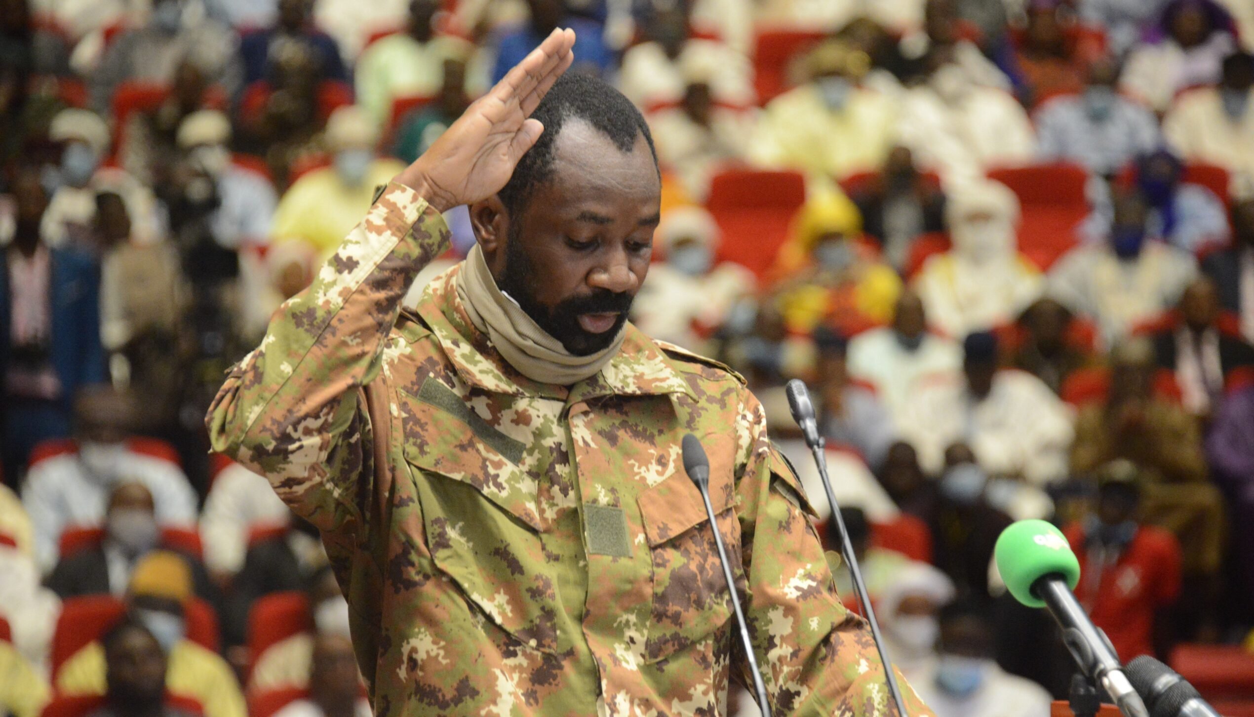 Madaxweyne ka badbaaday isku day dil xilli uu ku guda jiray Salaadda Ciidda
