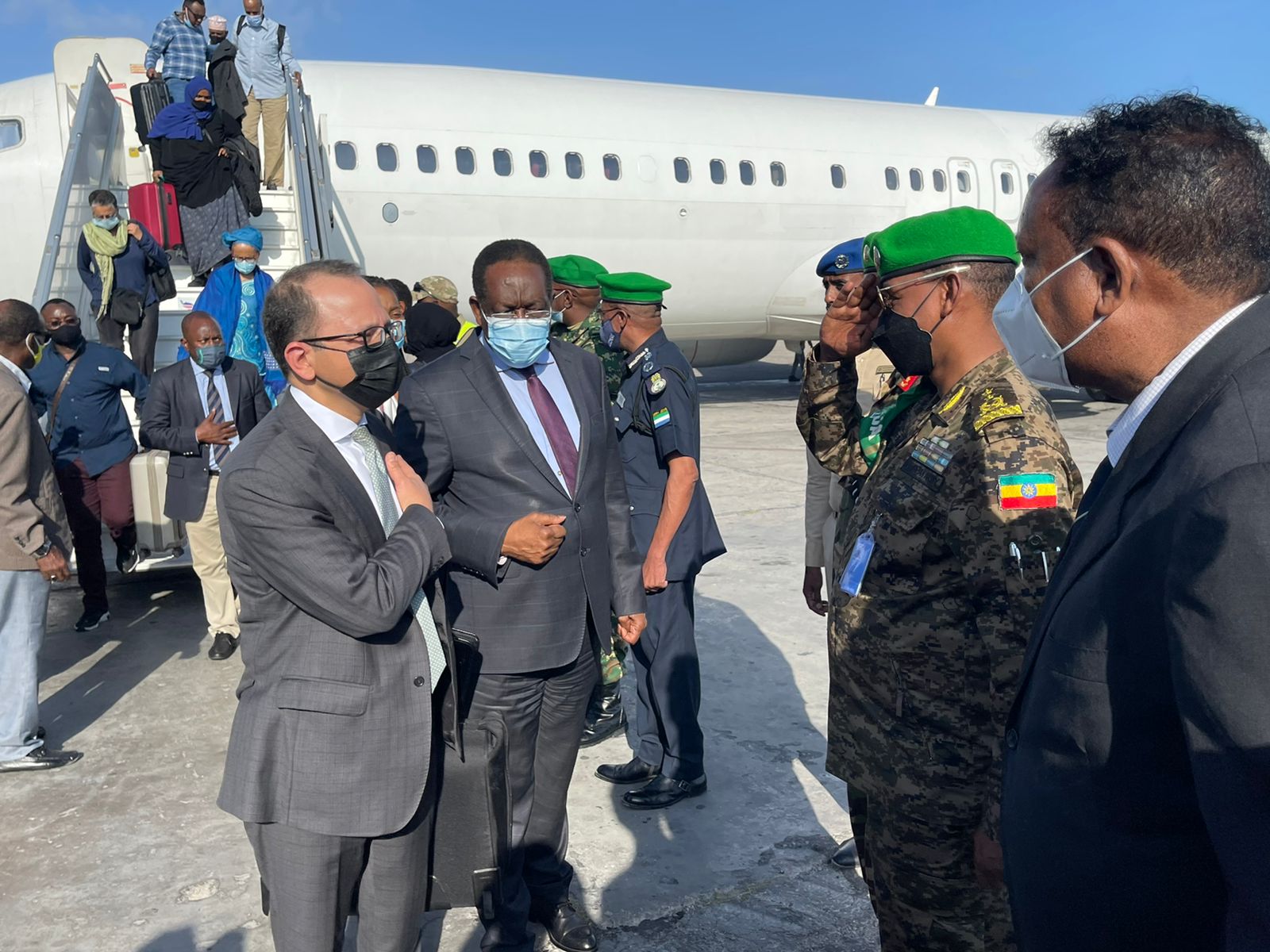 Midowga Afrika oo qaaday tallaabo jawaab u ah ergeygii ay ceyrisay DF + Sawirro