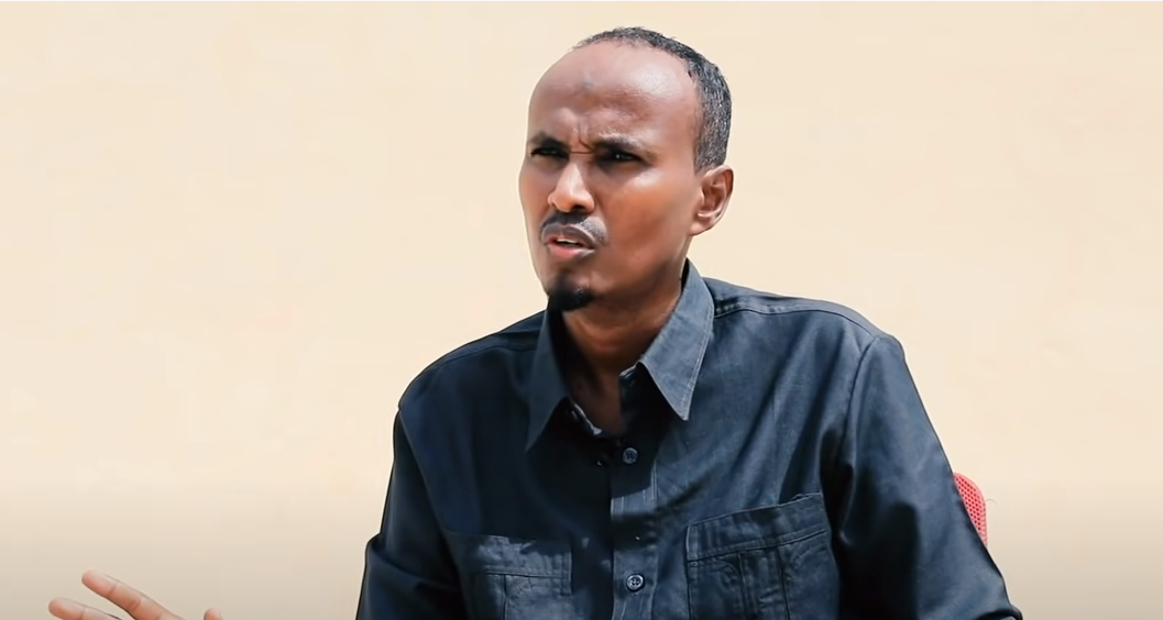 Al-Shabaab oo si yaab leh gurigiisa MUQDISHO ugala baxay sarkaal kasoo goostay