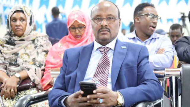 Galmudug oo ganaax culus dul dhigtay lix ka mid ah xildhibaanada maamulka