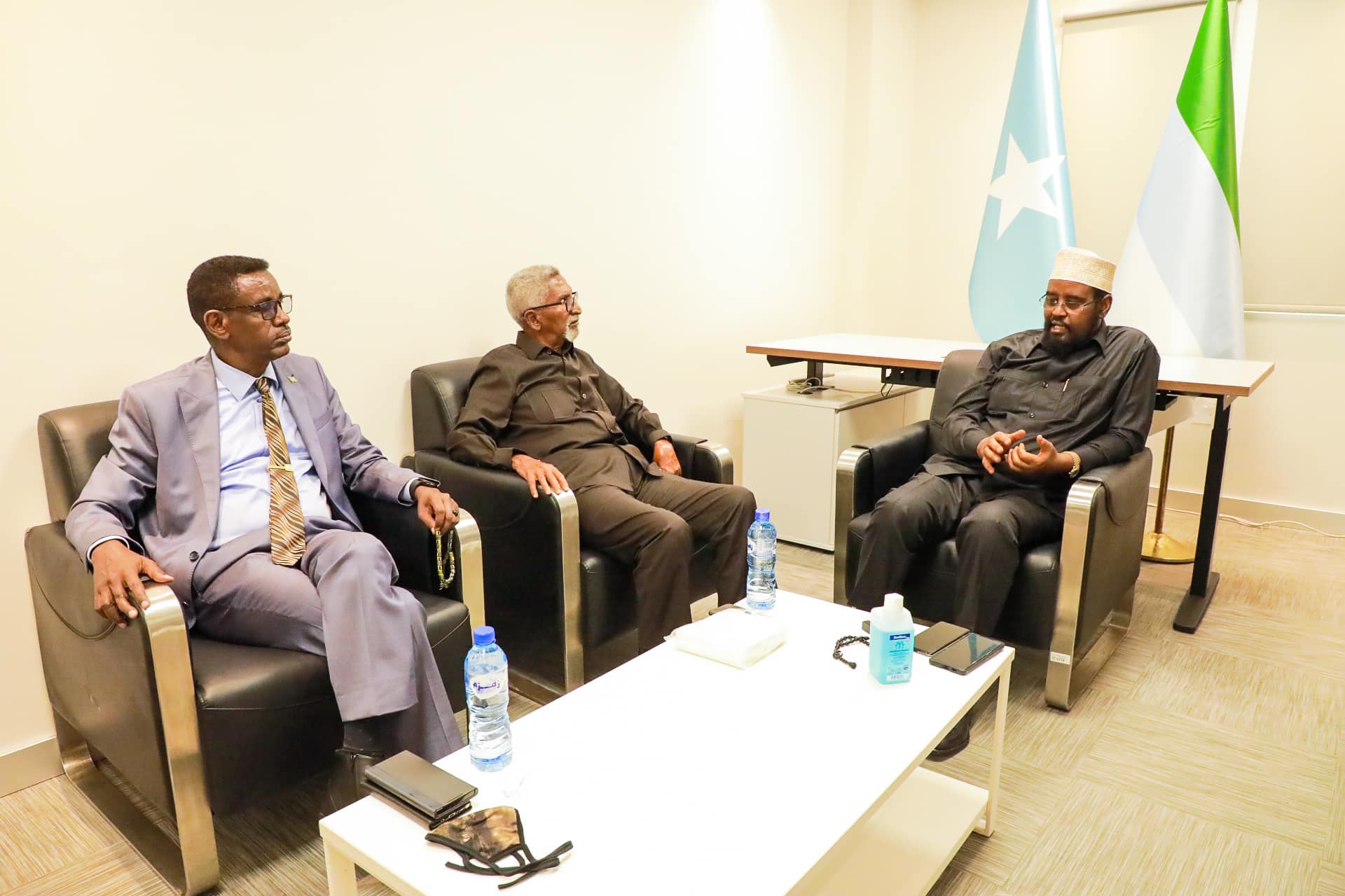 Sawirro: Maxay ka wada-hadleen Axmed Madoobe iyo Cabdi Xaashi C/llaahi?