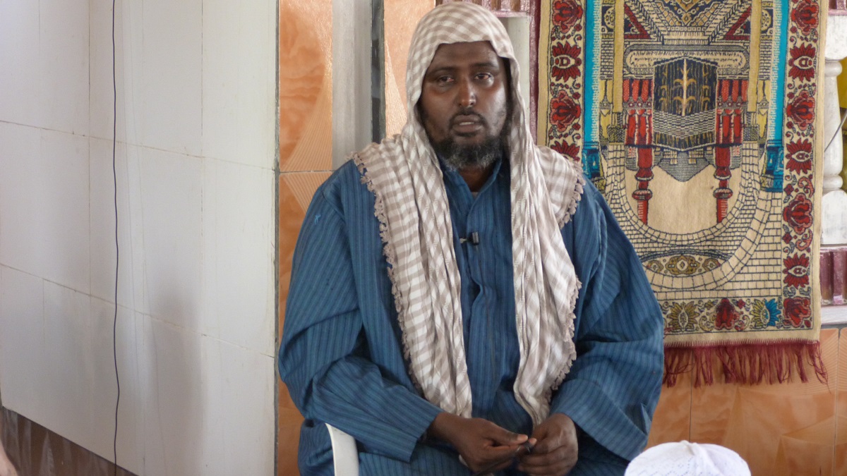 Sheekh CALI DHEERE oo si yaab leh uga hadlay khilaafka FARMAAJO iyo ROOBLE