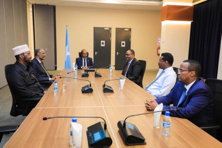 Sidee ayuu noqon karaa xiriirka XASAN SHEEKH iyo Maamul Goboleedyada? Sidee ayuu noqon karaa xiriirka XASAN SHEEKH iyo Maamul Goboleedyada?