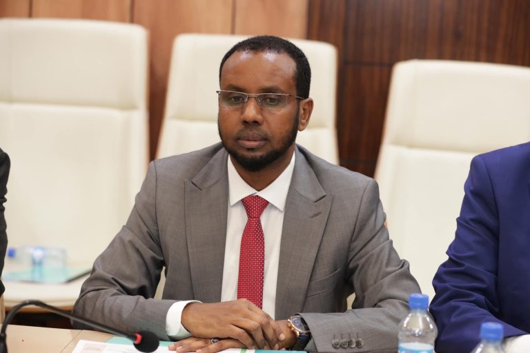 Dowladda oo xabsi dhigtay wasiir hore iyo ganacsato ka soo jeeda beesha…