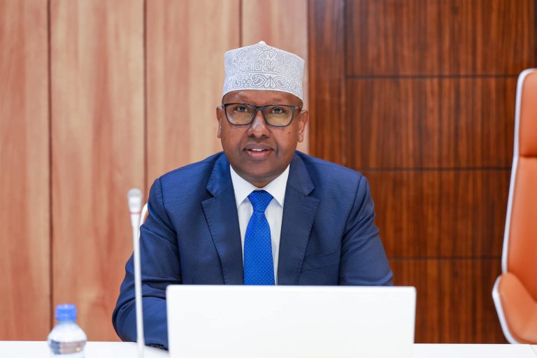 Caro xooggan oo ka dhalatay eedeyn uu FIQI geerida Jawaari kula xiriiriyay Khayre