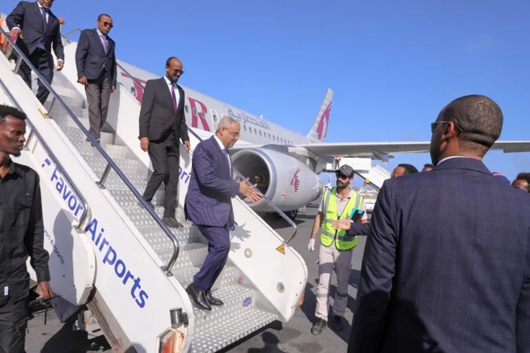 Sawirro: Jabuuti oo wafdi culus u soo dirtay Muqdisho + Qorshaha safarkaan