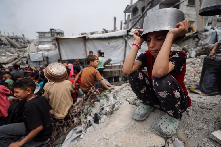 3 dal oo Carab ah oo Israa’iil ku caawinaya gaajada iyo macluusha ay ku hayso Gaza