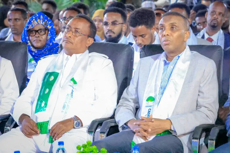 Sawirro: Muungaab oo qaaday tallaabo uu ku xoojinayo kalsoonida Xasan Sheekh