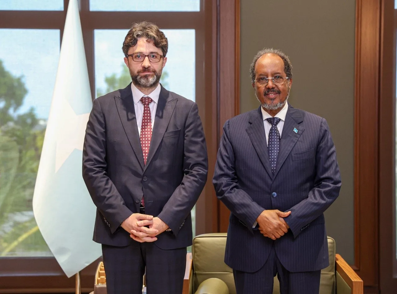 Xasan oo la kulmay safiirka Turkiga kadib fashilkii wada-hadallada mucaaradka