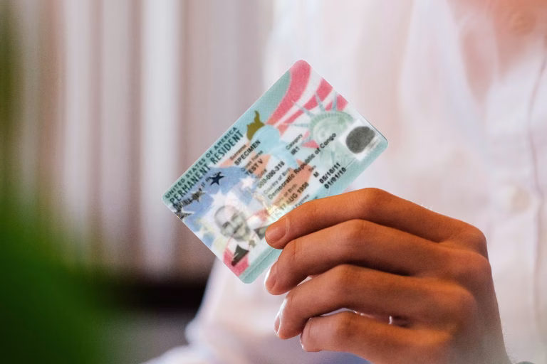 Dowladda Mareykanka oo Green Card aan siin doonin qof kasta oo arrintan sameeya